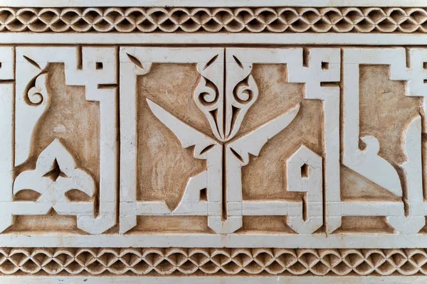 Κοντινό Πλάνο Μιας Λαξευμένης Πέτρας Αραβικά Γράμματα Στους Δρόμους Του — Φωτογραφία Αρχείου