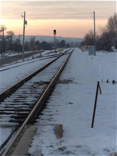 Pionowe Ujęcie Toru Kolejowego Zimie — Zdjęcie stockowe