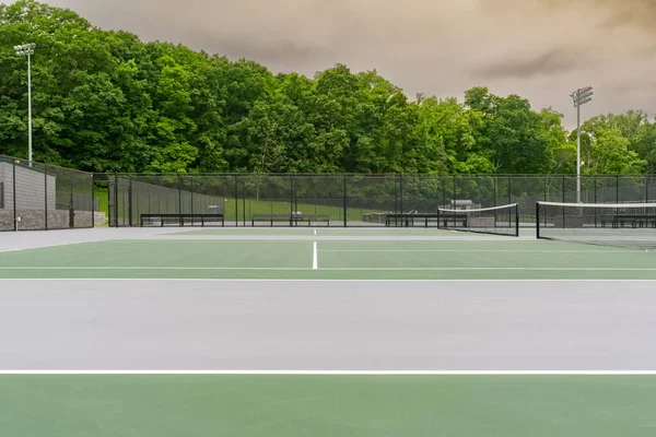 Nya Utomhus Gröna Tennisbanor Med Vita Linjer — Stockfoto