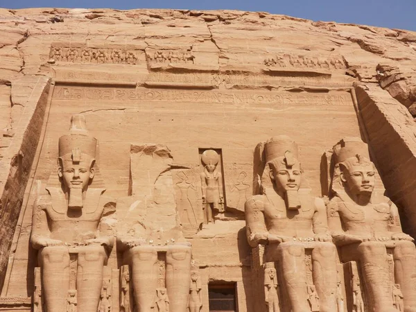 Templet Ramses Abu Simbel Egypten Med Sine Hieroglyffer Antikviteter - Stock-foto