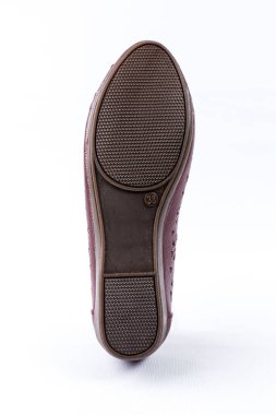 beyaz zemin üzerinde ayakkabı