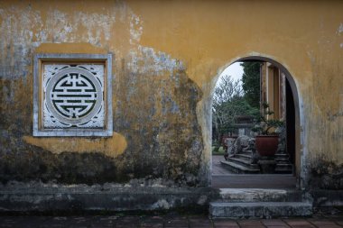 Hoi An sokaklarının güzel bir görüntüsü Vietnam 'da gün boyunca