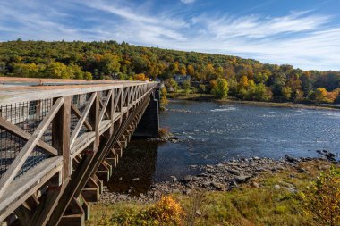 Roebling 'in Delaware Aqueduct köprüsü Lackawaxen, Pennsylvania, ABD' deki Delaware Nehri üzerinde.