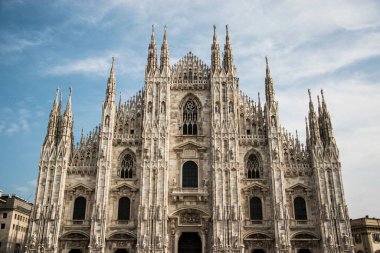 Duomo di Milano 'nun güzel bir görüntüsü.