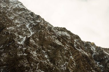 Ama Dablam Dağı 'nın panoramik manzarası Everest ana kampı, Khumbu vadisi, Sagarmatha ulusal parkı, Everest bölgesi yolunda güzel bir gökyüzü.