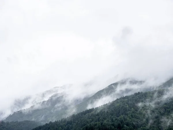 Natursköna Misty Mountains Sapareva Banya Bulgarien — Stockfoto