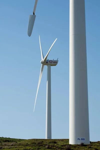 Vertical Shot Wind Power Turbine Hill Blue Sky Background — Stock Photo, Image