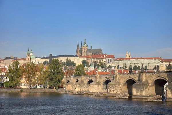 Ein Malerischer Blick Auf Die Karlsbrücke Bei Tag Prag Tschechische — Stockfoto
