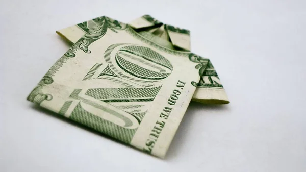Ein Amerikanischer Dollarschein Gefaltet Als Hemdorigami Auf Dem Leeren Weißen — Stockfoto