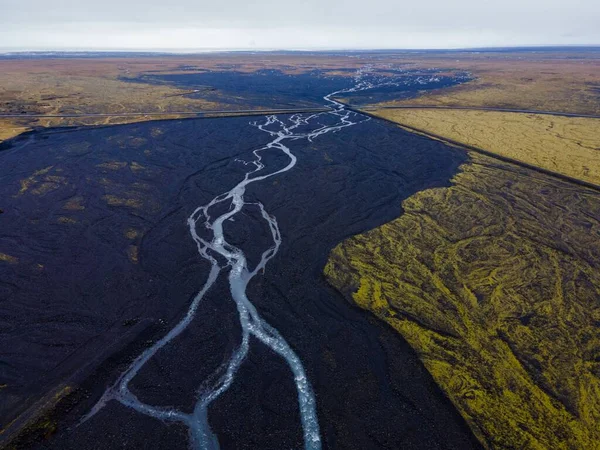 Вид Воздуха Реку Окруженную Зелеными Полями — стоковое фото