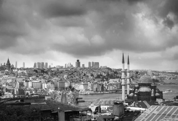 Una Vista Affascinante Paesaggio Urbano Istanbul Turchia Con Bosforo Una — Foto Stock