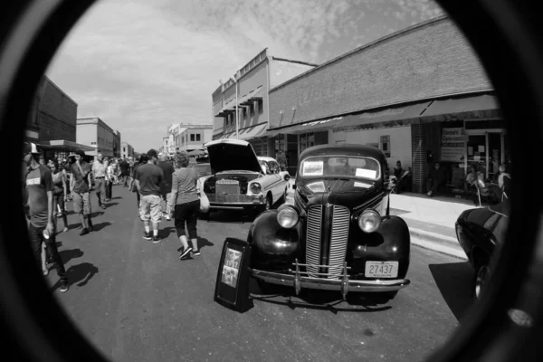 美国基诺沙车展期间经典老式汽车的灰度摄影 — 图库照片