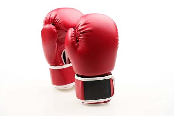 Ett Par Röda Boxningshandskar Isolerade Vit Bakgrund — Stockfoto