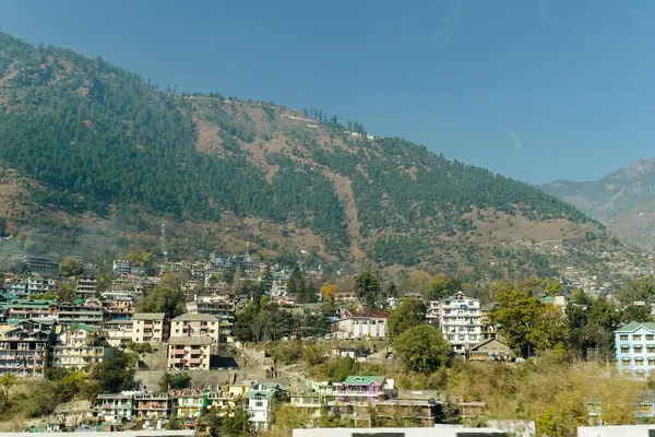 Landschappelijk Uitzicht Jtown Omgeven Door Bergen Met Blauwe Lucht Achtergrond — Stockfoto