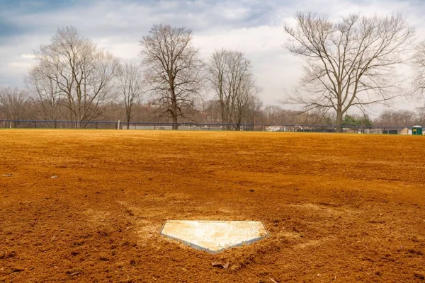 Pohled Typický Nepopsatelný Středoškolský Softball Hliněné Vnitřní Pole Při Pohledu — Stock fotografie