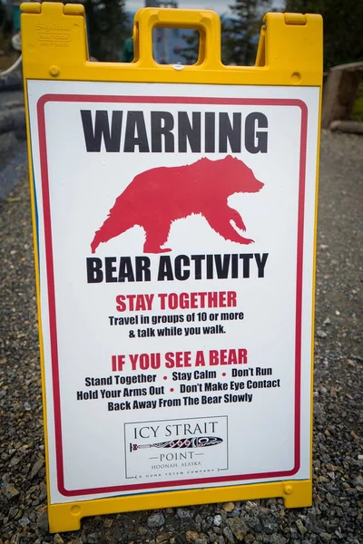 Vertical Warning Sign Tourists Icy Straight Point Beware Bears Stay — Stock Photo, Image