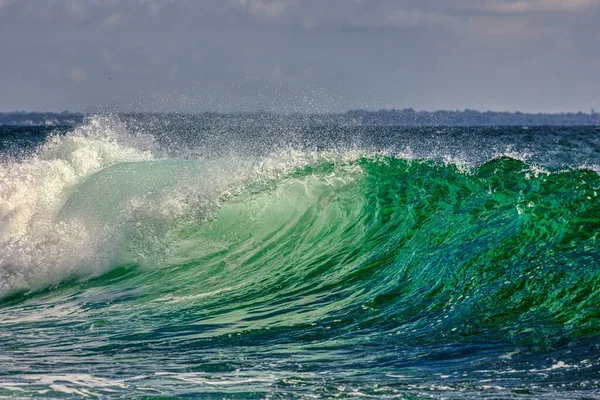 Біла Піниста Бризкаючі Хвилі Пляжі — стокове фото