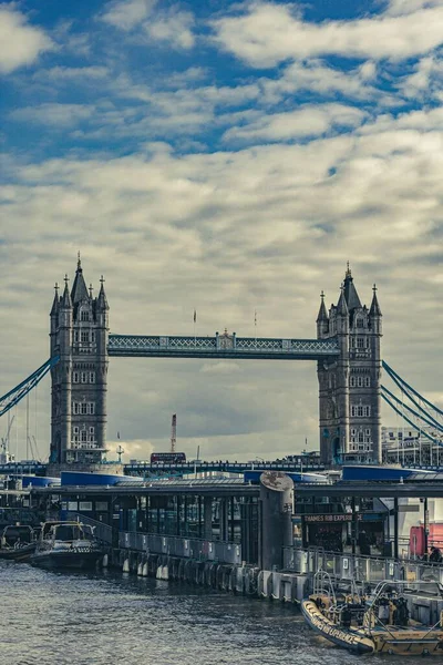 Vertical Shot Tower Bridge Thames River Cloudy Sky London England — Stock Photo, Image