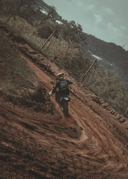 Une Vue Arrière Motocycliste Fou Motard Terre Sur Moto Hors — Photo