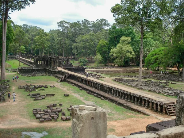 Una Imagen Templo Rodeado Árboles Angkor Wat Camboya — Foto de Stock