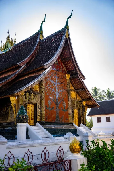Vertical Shot Beautiful Architecture Wat Xiengthong Temple Located Luang Phrabang — Stock Photo, Image
