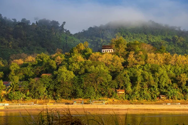 Beautiful Shot Foggy Sky Temple Autumn Trees Ban Chan Luang — Stock Photo, Image