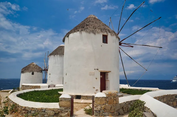 Traditionele Molens Mykonos Met Blauwe Lucht Achtergrond — Stockfoto