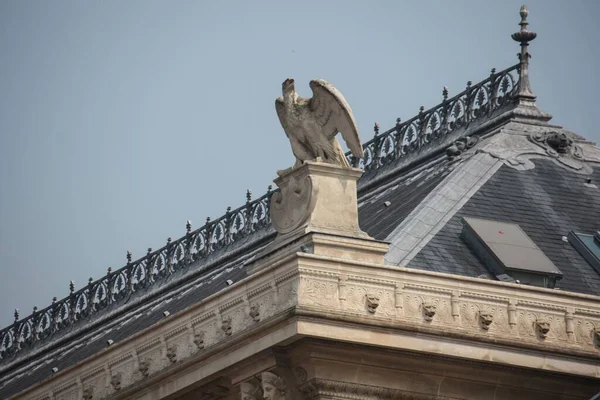 Krásný Záběr Orlí Sochy Císaře Palais Justice Paříži Francie — Stock fotografie