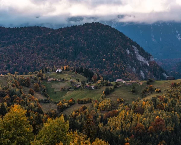 Die Malerische Landschaft Eines Dorfes Der Herbstsaison — Stockfoto
