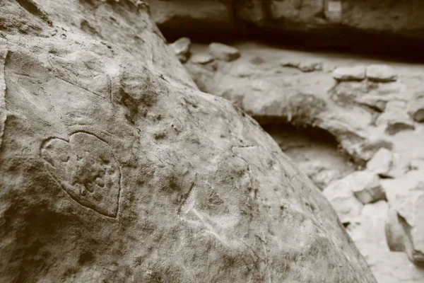 心が刻まれた石の塊 — ストック写真