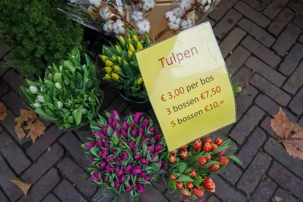 Барвисті Букети Тюльпанів Цінами Квітковому Ринку — стокове фото