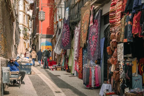 Uma Vista Diurna Uma Boutique Rua Com Mercadorias Tradicionais Dia — Fotografia de Stock