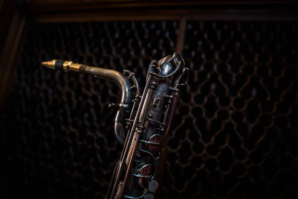 Een Voorgrond Shot Van Een Deel Van Een Saxofoon — Stockfoto