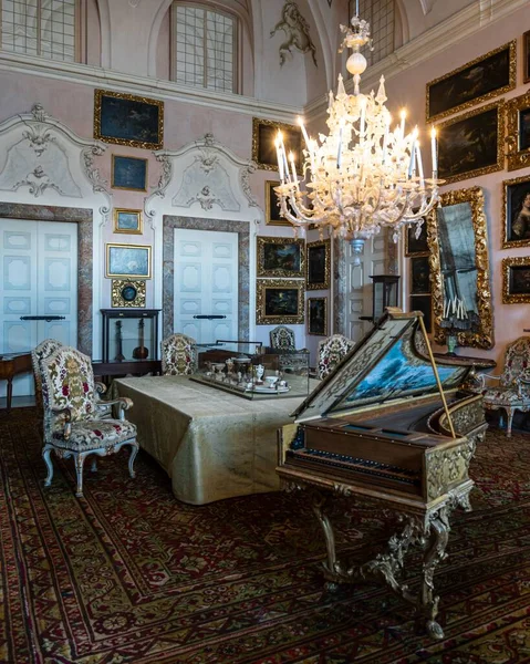 Egy Függőleges Felvétel Borromeo Palota Luxus Belső Tereiről Egy Barokk — Stock Fotó