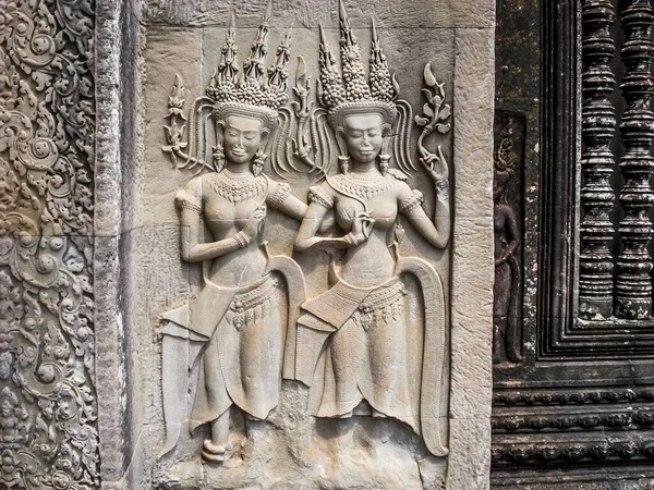 Angkor Wat, Kamboçya 'da bir taşın üzerinde resmedilen bir kadın resmi.