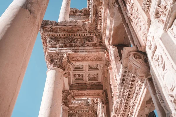 Nízký Úhel Záběru Starobylé Budovy Starobylého Města Efezu Izmiru Turecko — Stock fotografie