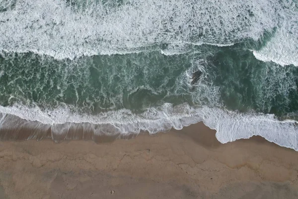 Utsikt Över Havet Vågor Sandstrand — Stockfoto