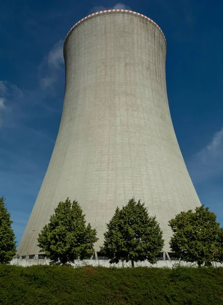 スロバキアのモチョフの原子力発電所の垂直ショット — ストック写真
