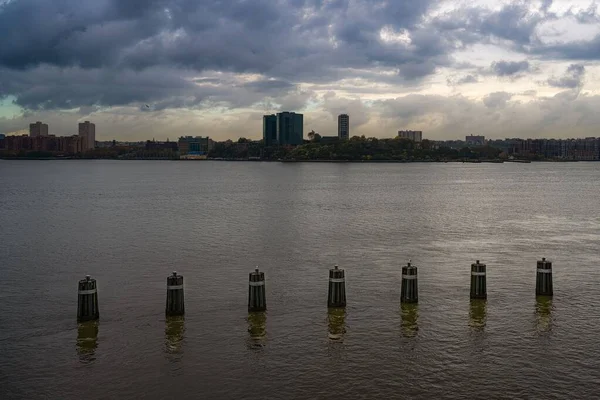 Horizontal View New Jersey Hudson River Stormy Sky Pier Pylons — Stock Photo, Image