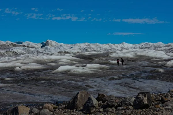 Két Ember Északi Sark Jégsapkáján Kangerlussuaq — Stock Fotó