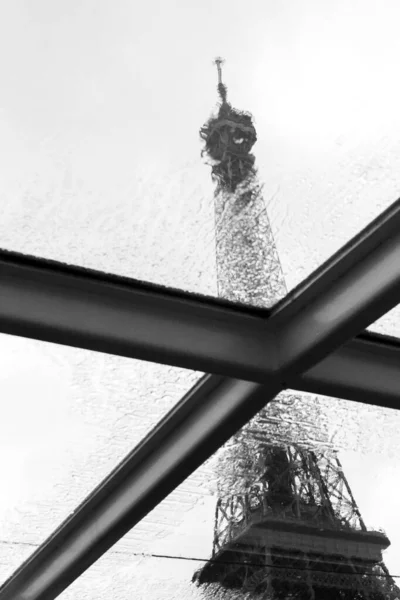 Ένα Γκρι Πλάνο Του Πύργου Του Άιφελ Στο Παρίσι Γαλλία — Φωτογραφία Αρχείου