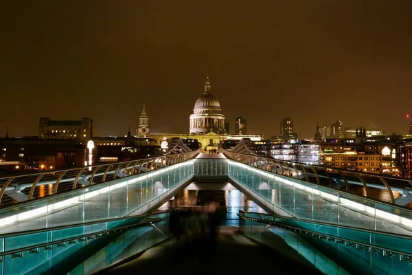 Naturskön Bild Millennium Bridge London Storbritannien Natten — Stockfoto