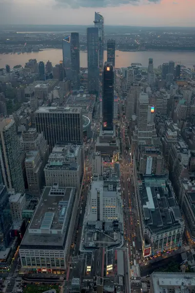 Een Verticaal Zicht Vanuit Lucht Wolkenkrabbers Naast Elkaar Manhattan Island — Stockfoto