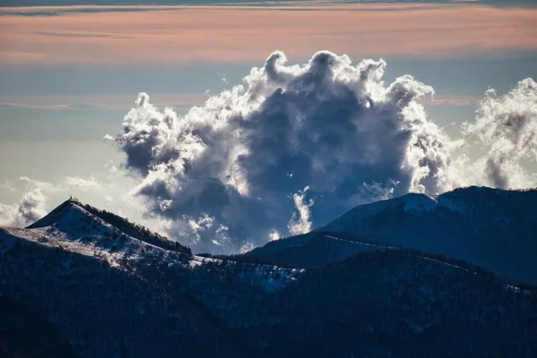 イタリアの雲の下のモンテ パランゾーンの美しいショット — ストック写真