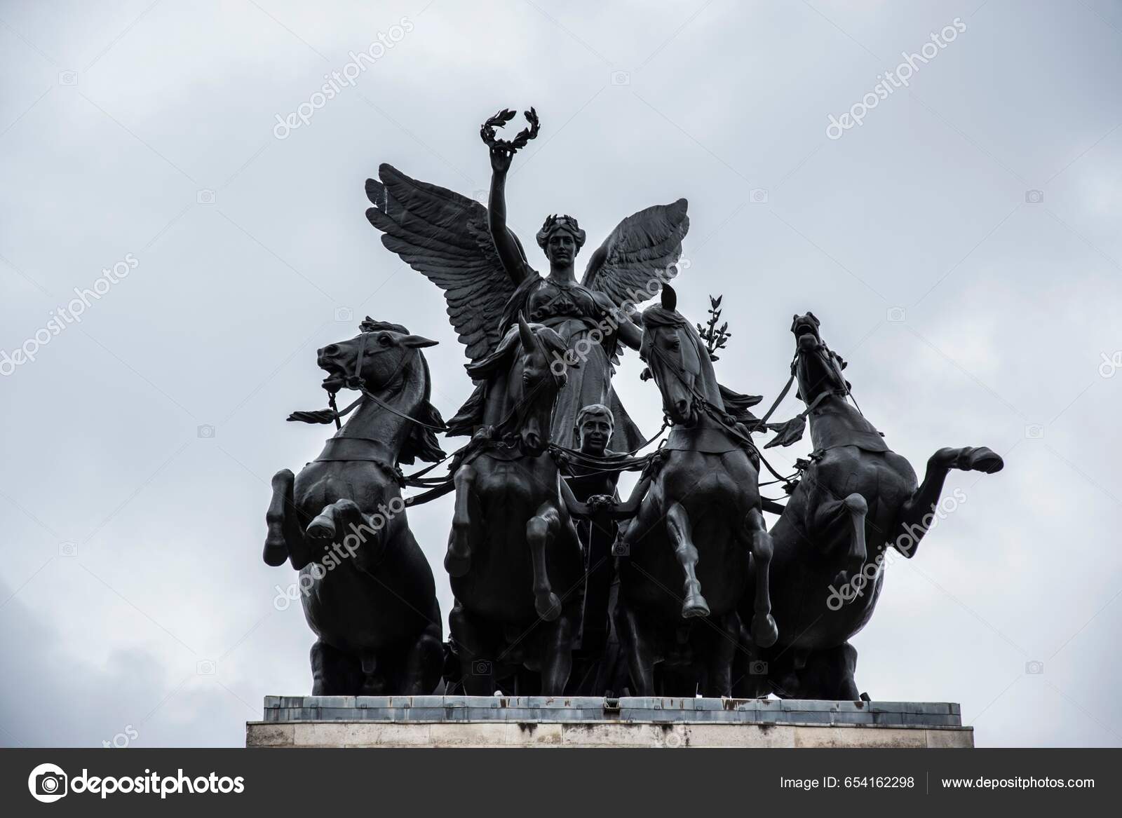 Quadriga War Statue Goddess Victory Nike Wellington Arch London England  Stock Photo by ©wirestock_creators 654162298