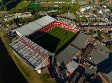 Batı Bridgford, Nottinghamshire, İngiltere 'deki City Ground futbol stadyumunun insansız hava aracı görüntüsü.