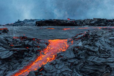 Hawaii 'de bir Kilauea kalkan volkanı.