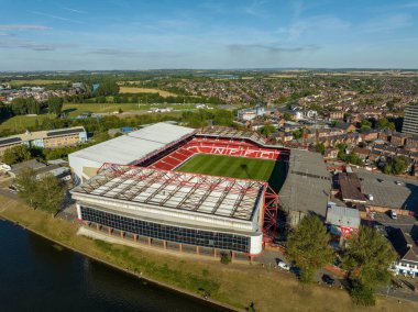 Batı Bridgford, Nottinghamshire, İngiltere 'deki City Ground futbol stadyumunun insansız hava aracı görüntüsü.