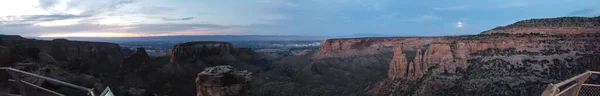 Панорамний Знімок Кам Янистих Утворень Заході Сонця — стокове фото