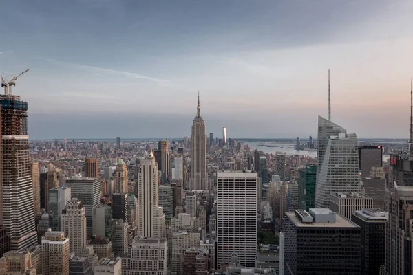 Bellissimo Scatto Dei Grattacieli Sotto Nuvole New York Stati Uniti — Foto Stock